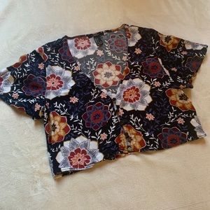 ❌SOLD❌Floral crop top, size S